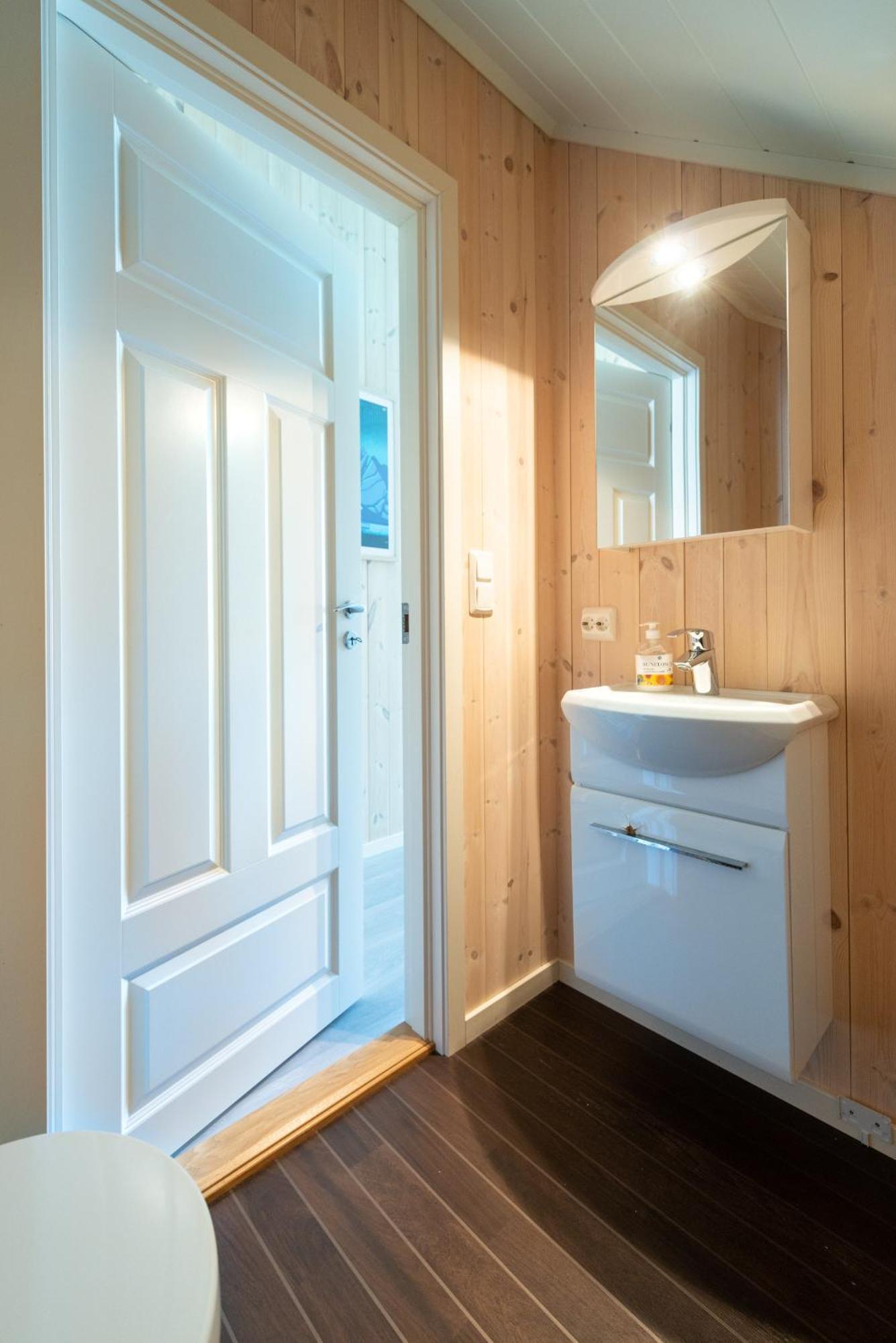 Lofoten Waterfront Luxury Lodge 巴尔斯塔 外观 照片